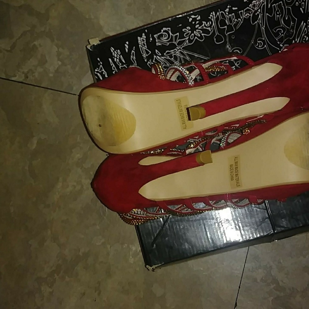 Stilletos - Picture 6 of 8